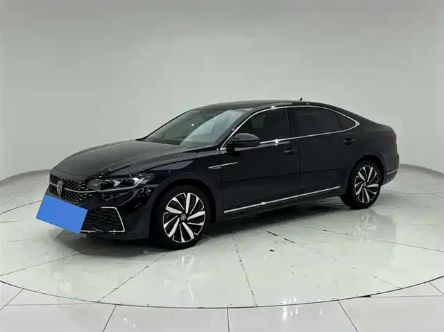VOLKSWAGEN PASSAT 2023