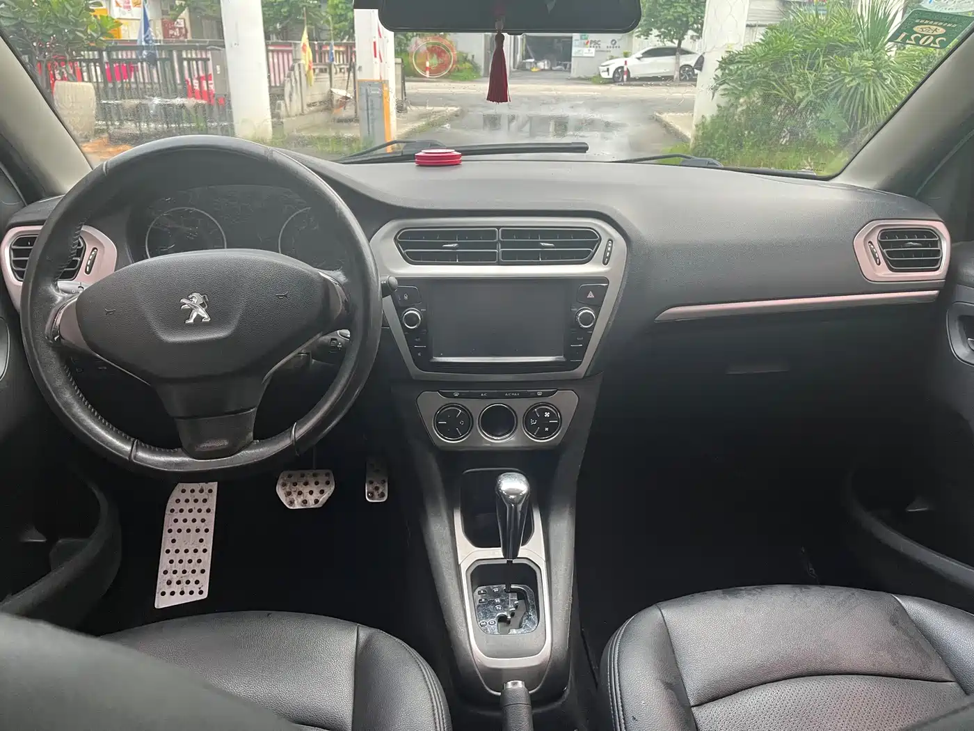 Peugeot 301 2014 1.6L Automatic Luxury Edition фото 11