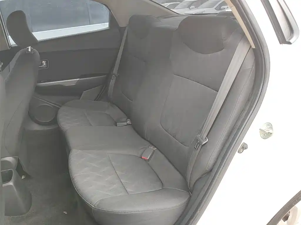 Kia K2 2015 Sedan 1.4L MT GLS фото 13