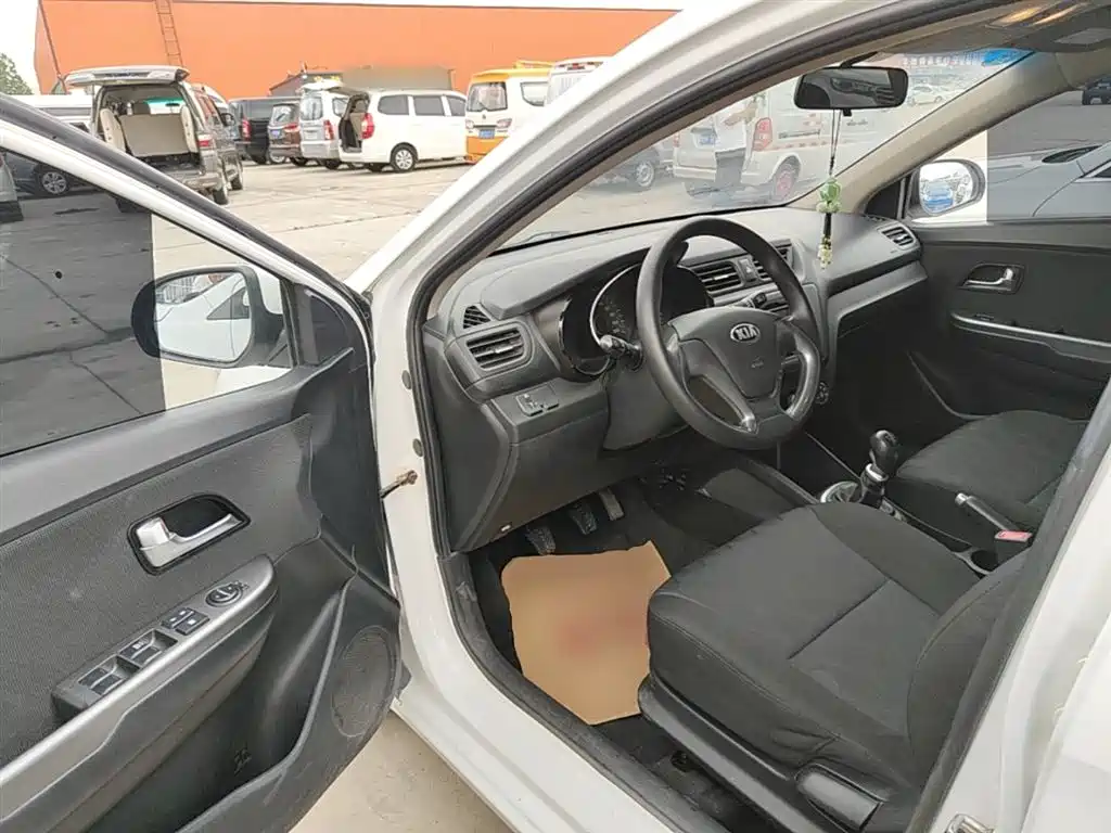 Kia K2 2015 Sedan 1.4L MT GLS фото 12