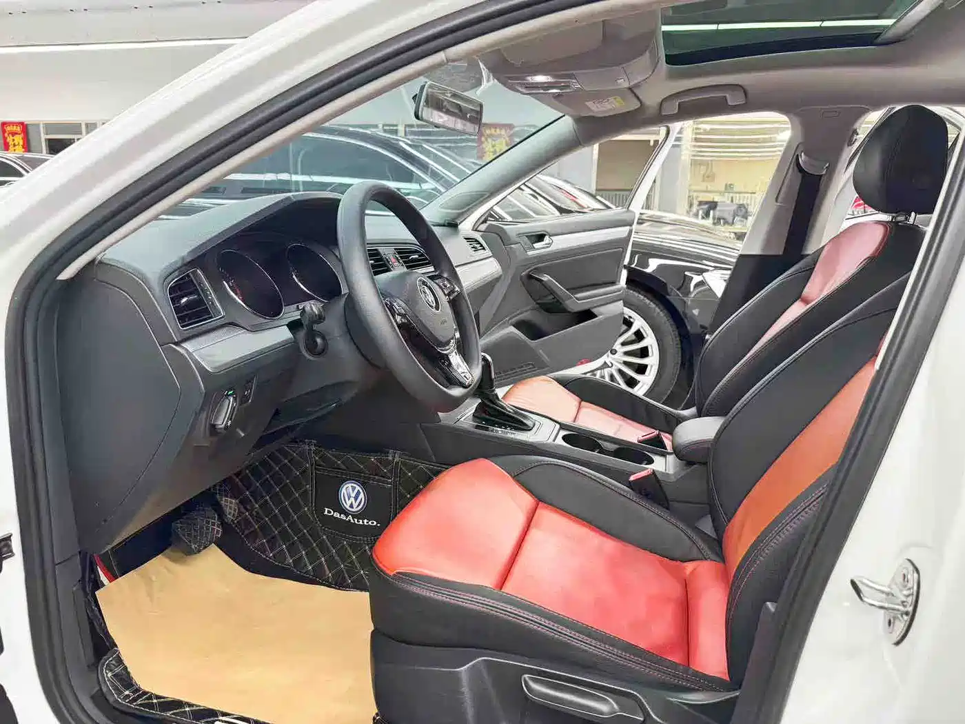 Volkswagen Lamando 2017 230TSI DSG Trend Edition фото 7