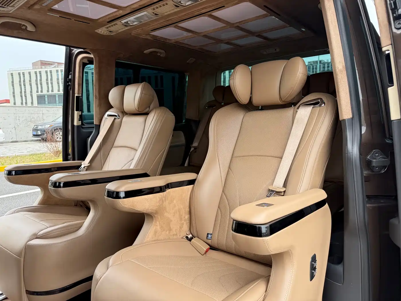 Volkswagen Multivan 2016 2.0TSI 4WD Prestige 7-Seater фото 8