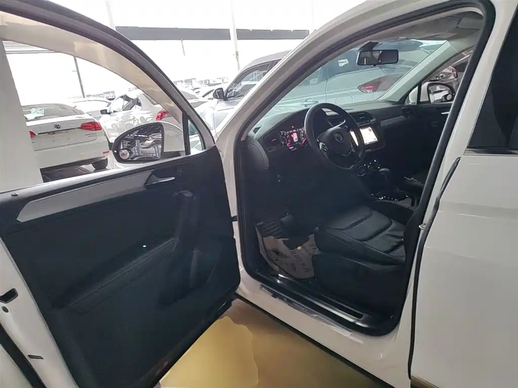 Volkswagen Tiguan L 2019 Facelift 330TSI Auto 2WD Panorama Comfort China VI фото 16