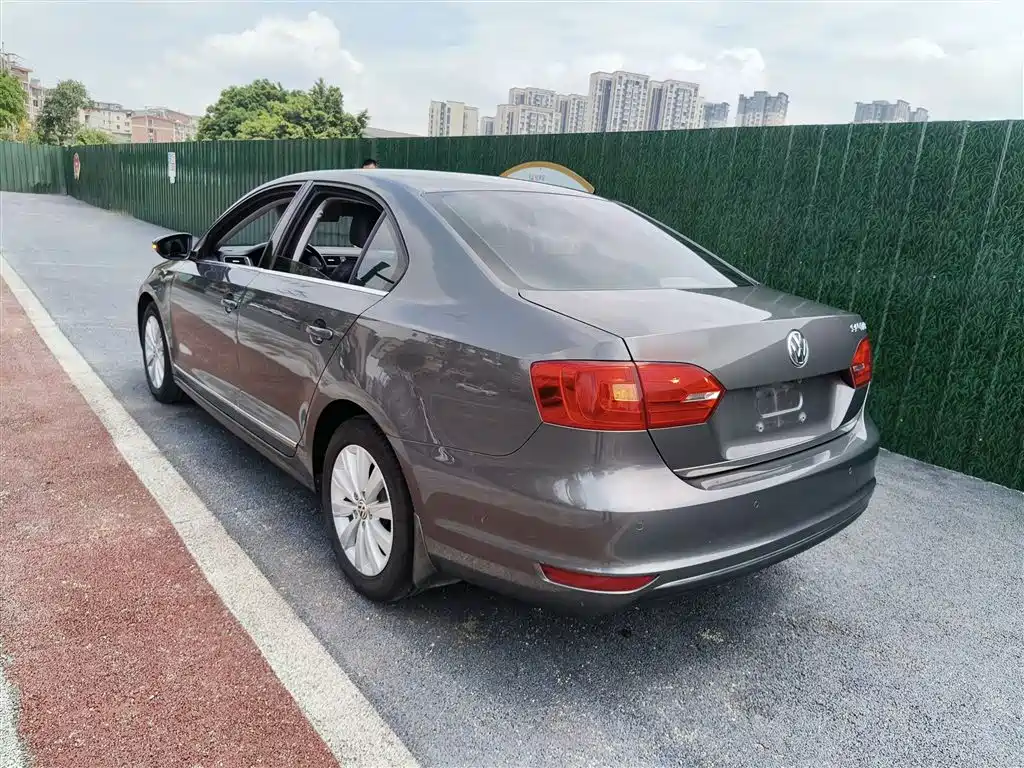 Volkswagen Sagitar 2014 Facelift 1.6L Automatic Comfort фото 5