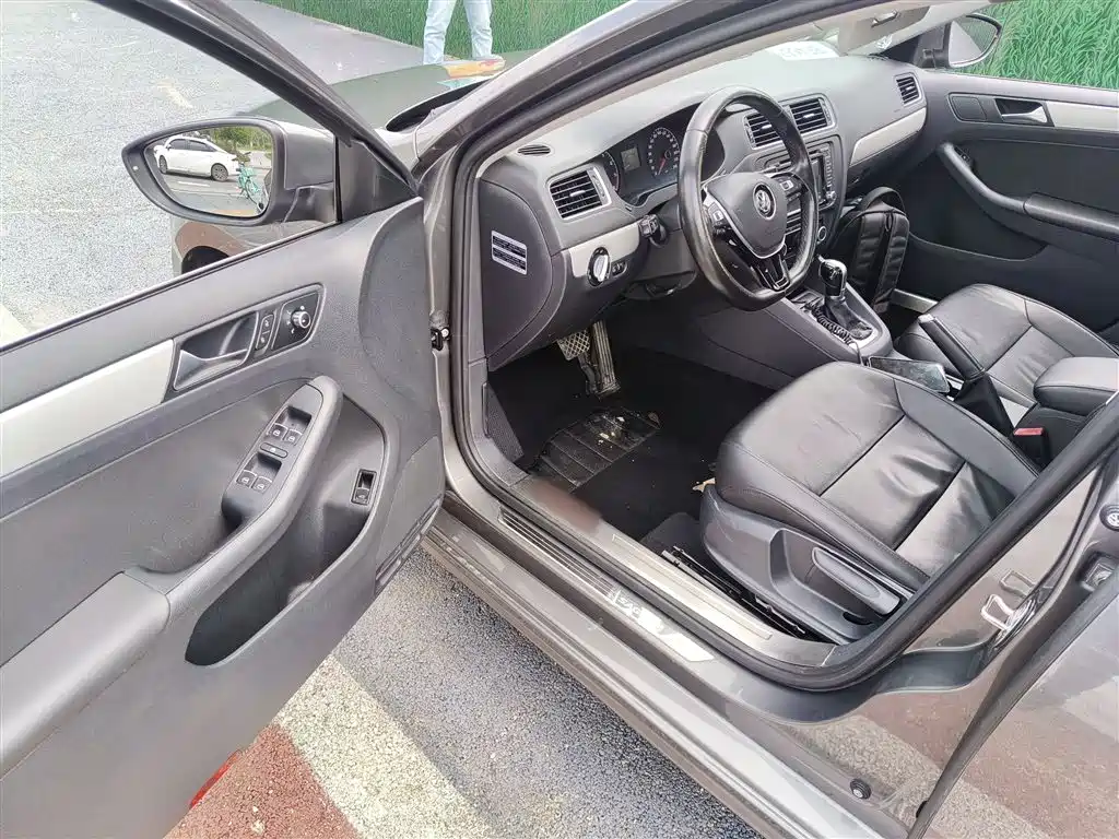 Volkswagen Sagitar 2014 Facelift 1.6L Automatic Comfort фото 16