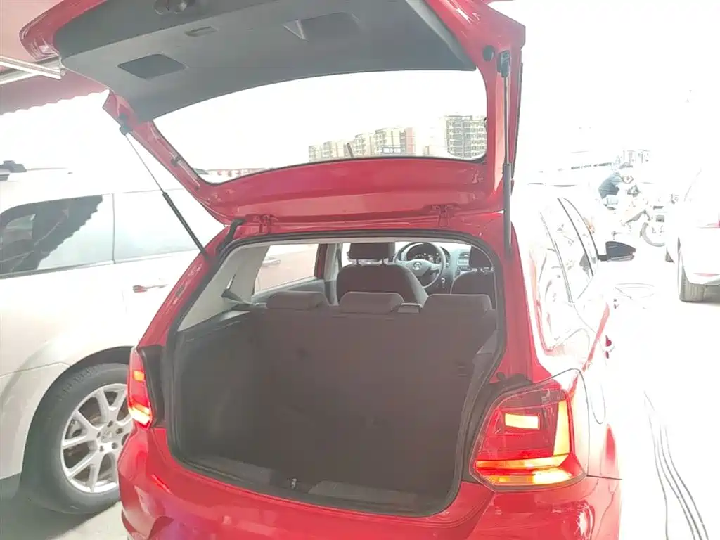 Volkswagen Polo 2016 1.4L Manual Trend фото 19