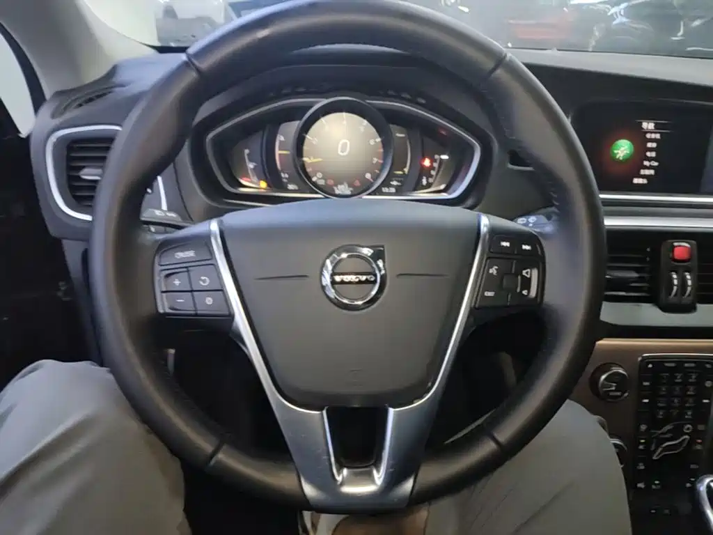 Volvo V40 2018 2017 Cross Country T3 Inscription