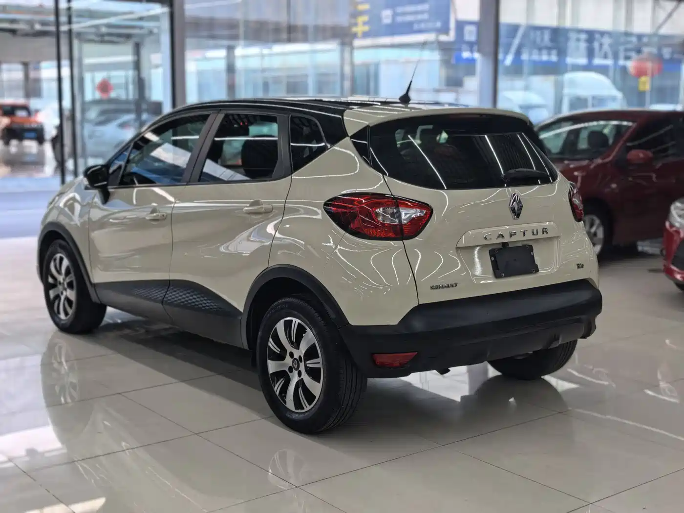 Renault Captur 2015 2015 Model 1.2T Automatic Standard Edition