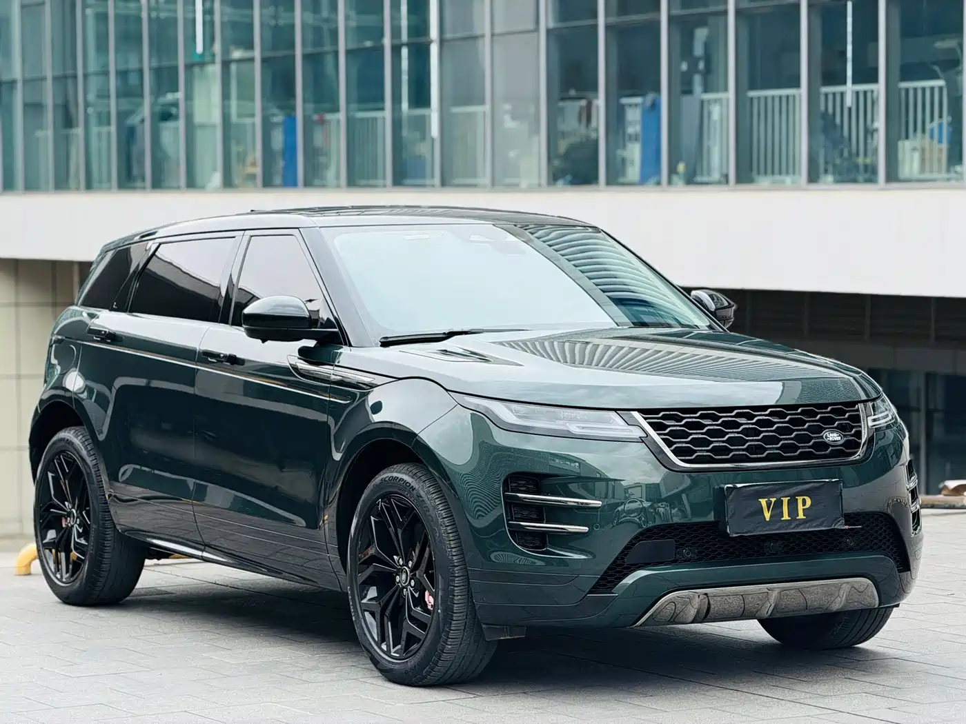 Land Rover Range Rover Evoque 2023 Range Rover Evoque L 249PS Luxury Edition фото 2