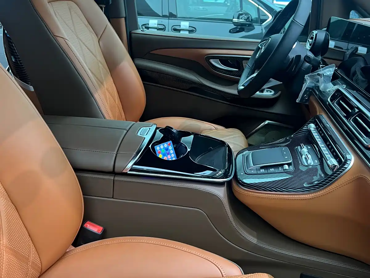 Mercedes-Benz V-Class 2024 V 300 L Long Wheelbase Premium фото 8