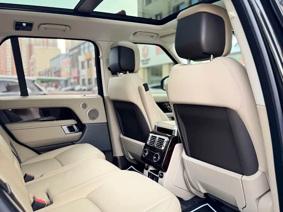 Land Rover Range Rover 2022 3.0 L6 360PS Golden Age Edition фото 19