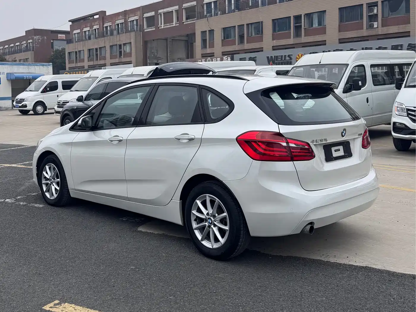 BMW 2 Series Touring 2018 218i Sport Line фото 6