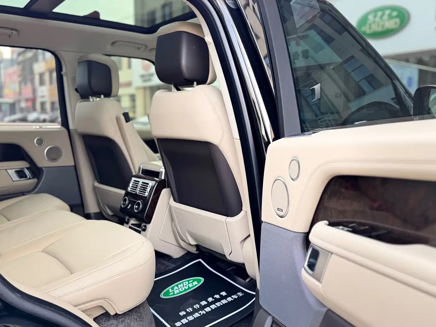 Land Rover Range Rover 2022 3.0 L6 360PS Golden Age Edition фото 20