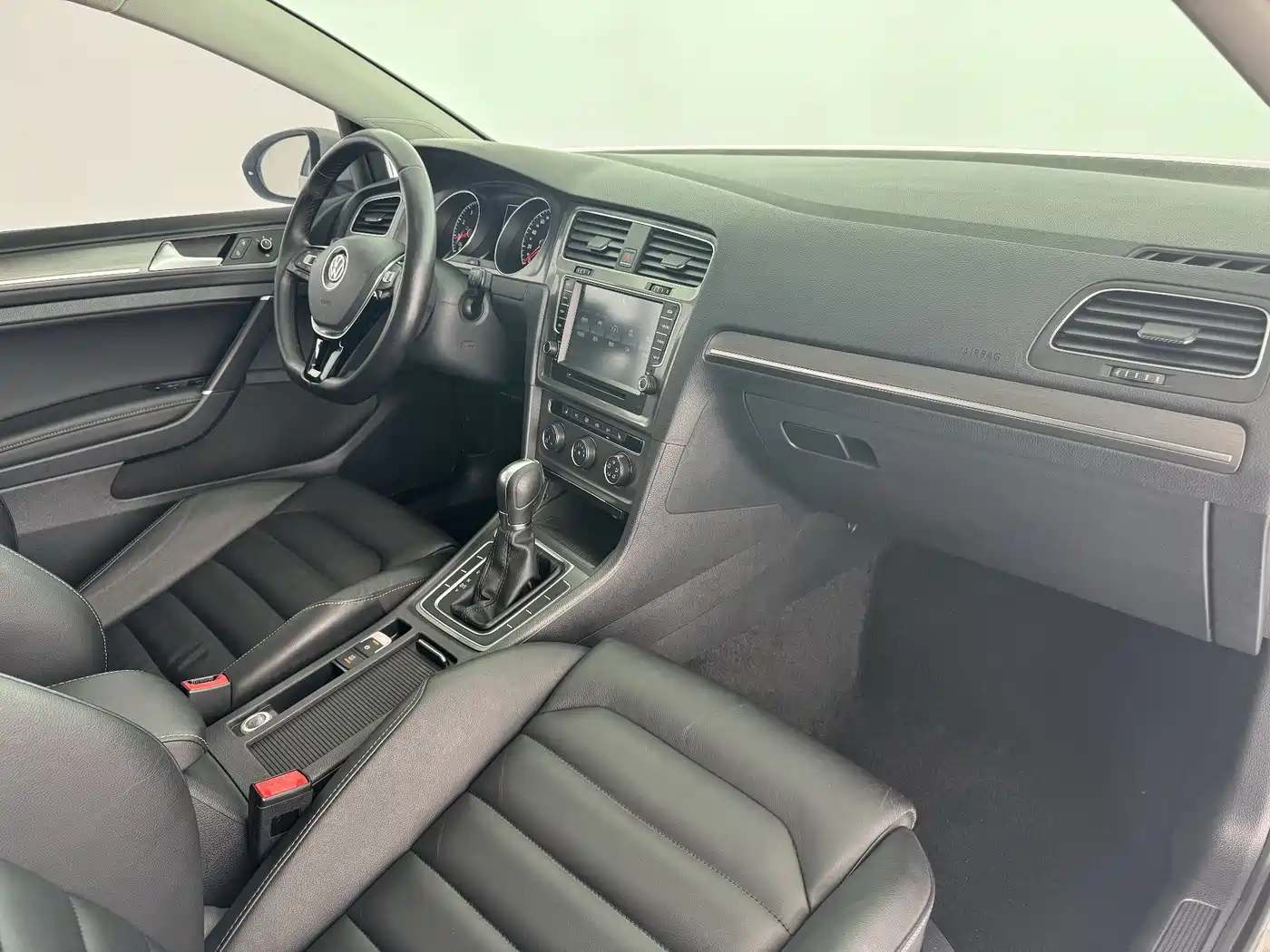 Volkswagen Golf 2016 230TSI Automatic Luxury фото 10