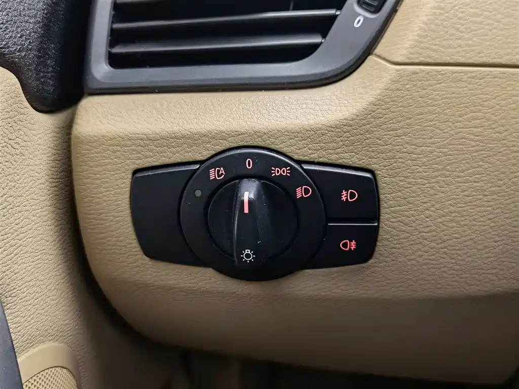 BMW X1 (Import) 2012 sDrive18i Luxury фото 21