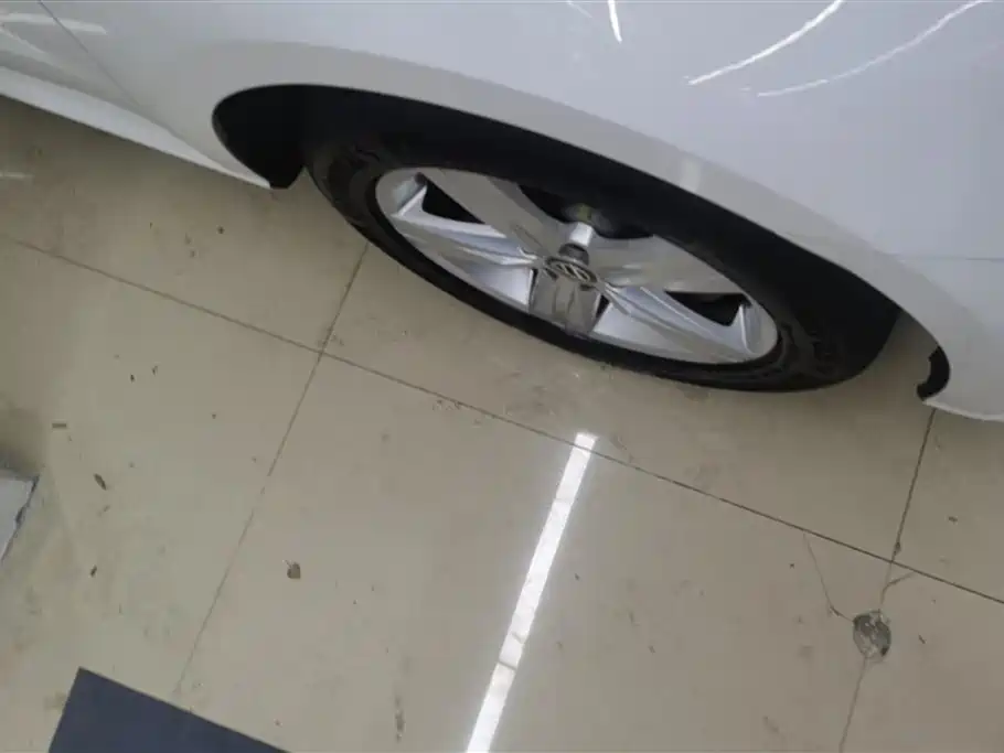 Volkswagen Lavida Tour 2017 1.6L Automatic Trend Edition фото 6