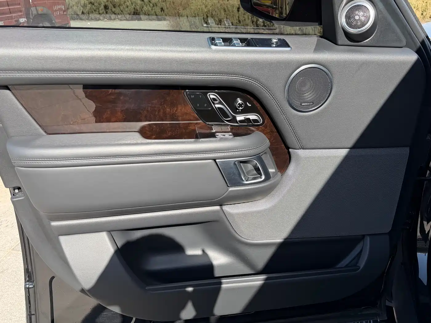 Land Rover Range Rover 2020 3.0 L6 Heritage Edition фото 12