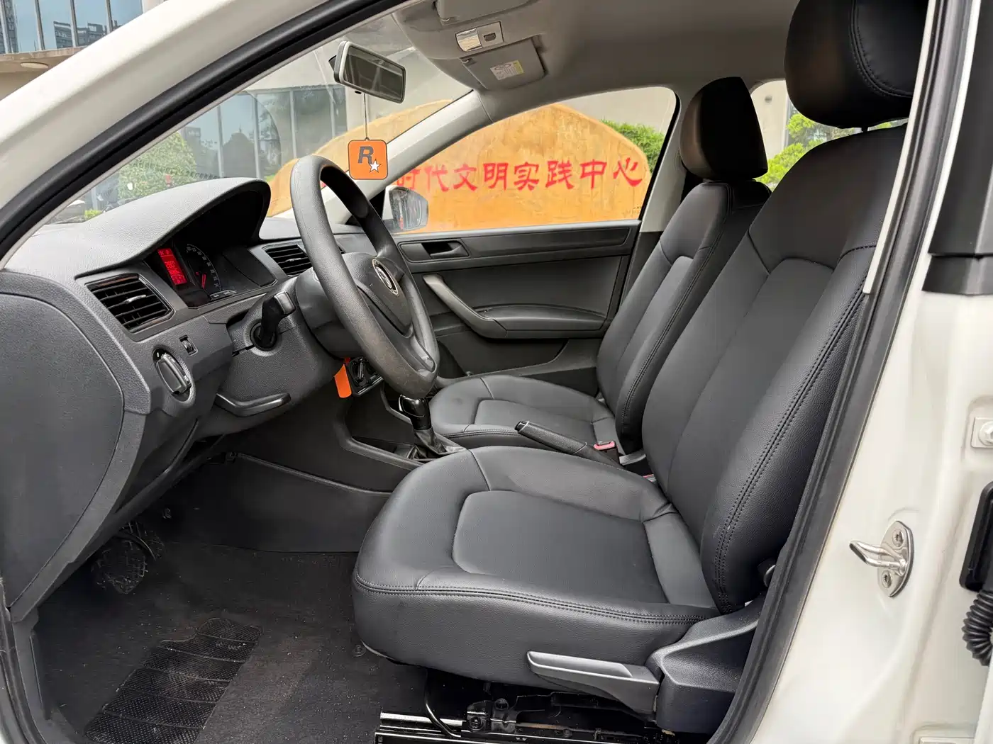 Volkswagen Santana 2016 1.6L Automatic Trend Edition фото 9