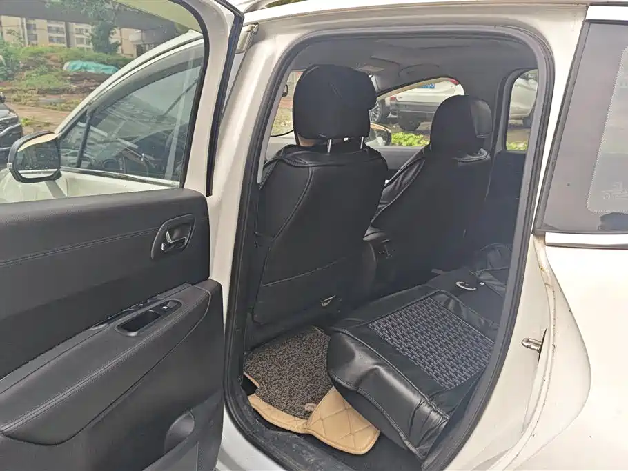 Peugeot 3008 2015 2.0L Automatic Classic Edition фото 11