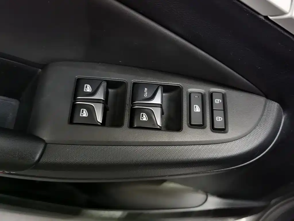 Фото 9 - Changan Eado