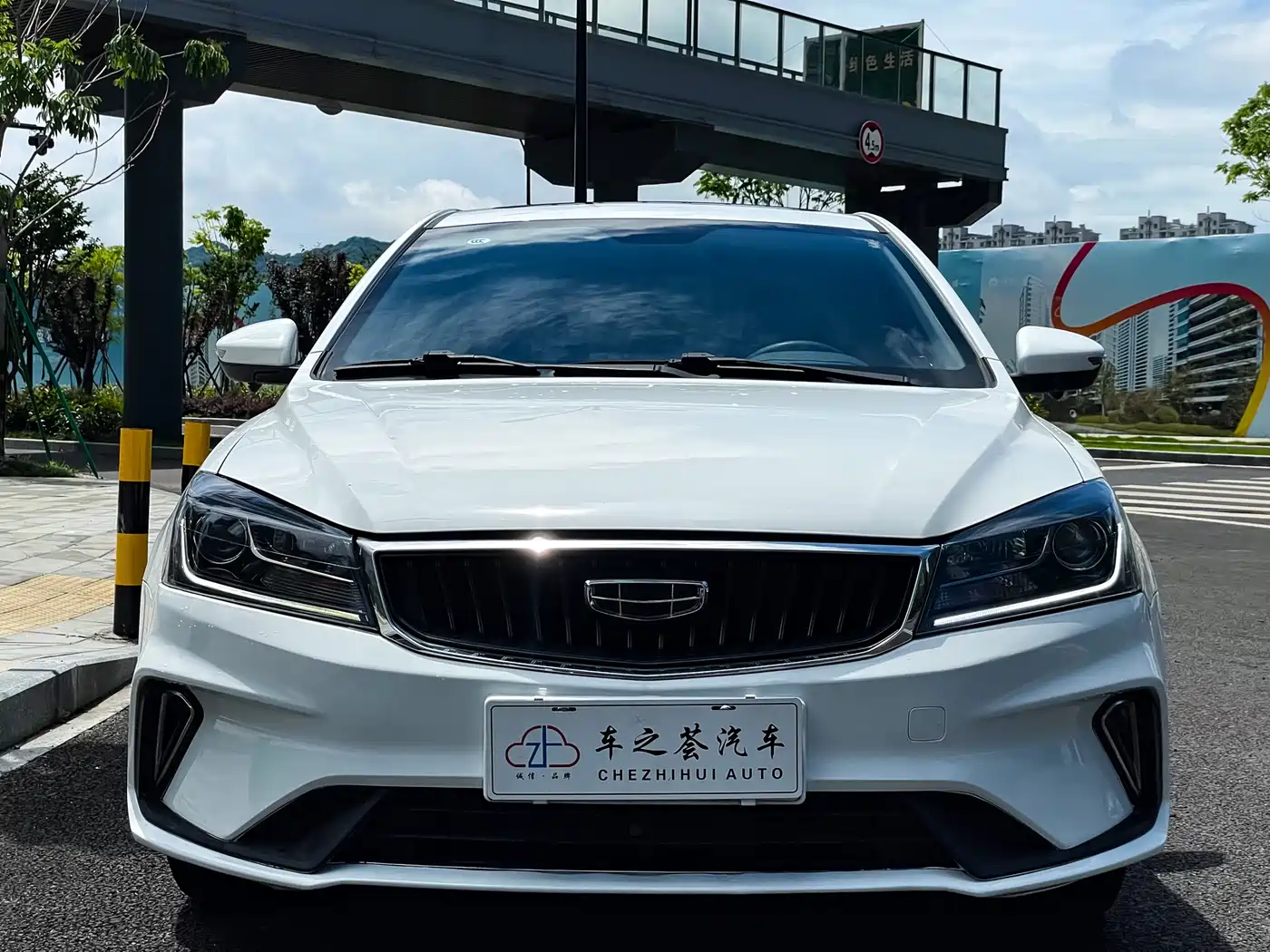 Фото 1 - Geely Emgrand