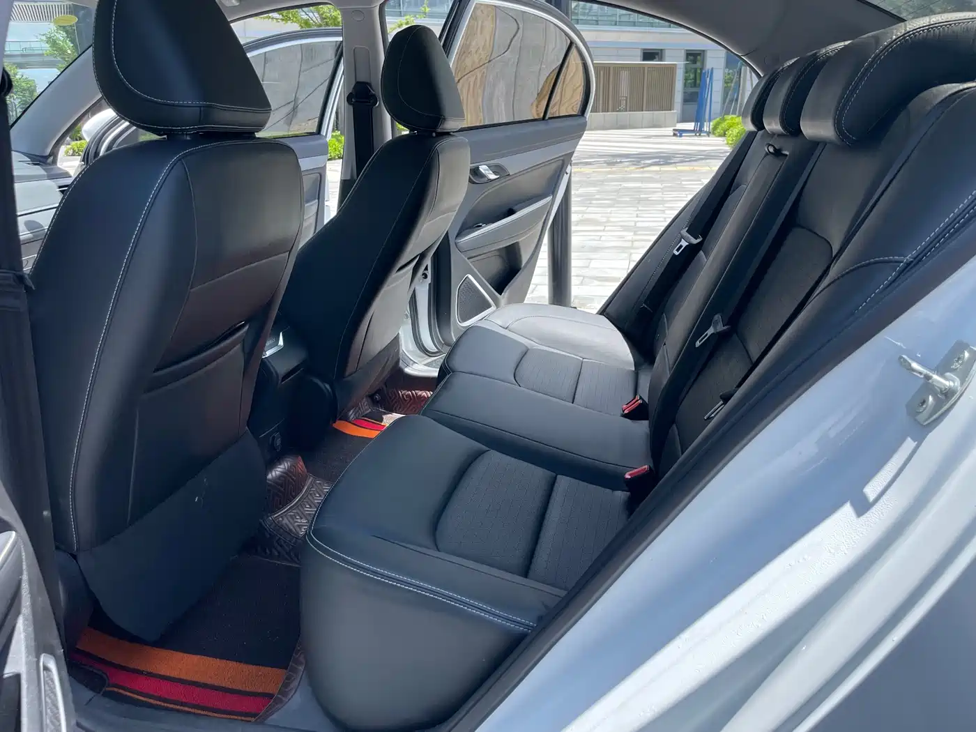 Фото 7 - Geely Emgrand