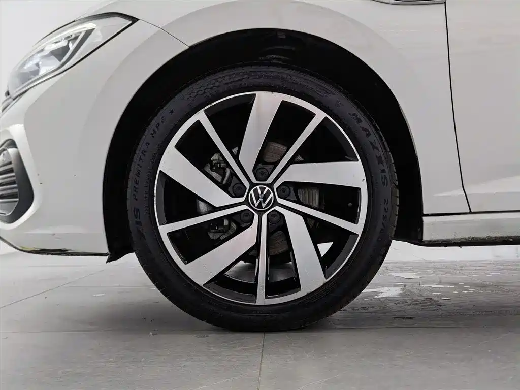 Volkswagen Sagitar 2023 300TSI DSG Surpassing Edition фото 17