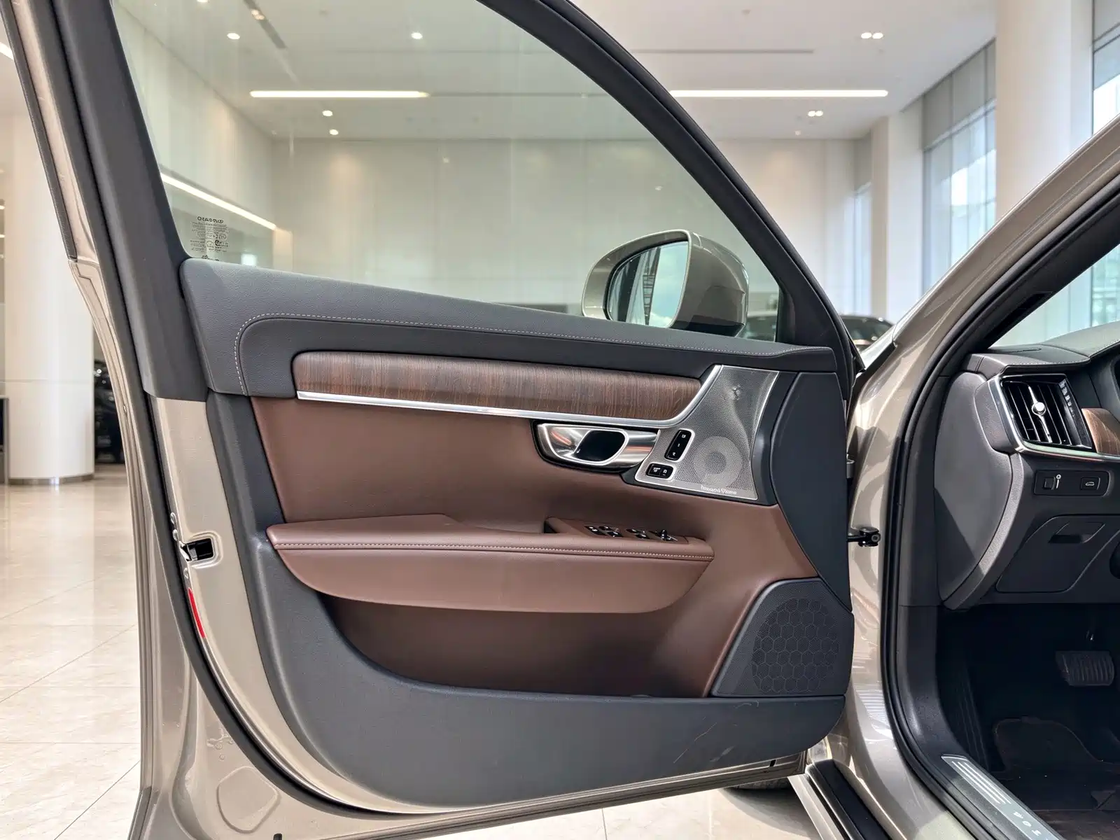 Photo 19 - Volvo V90