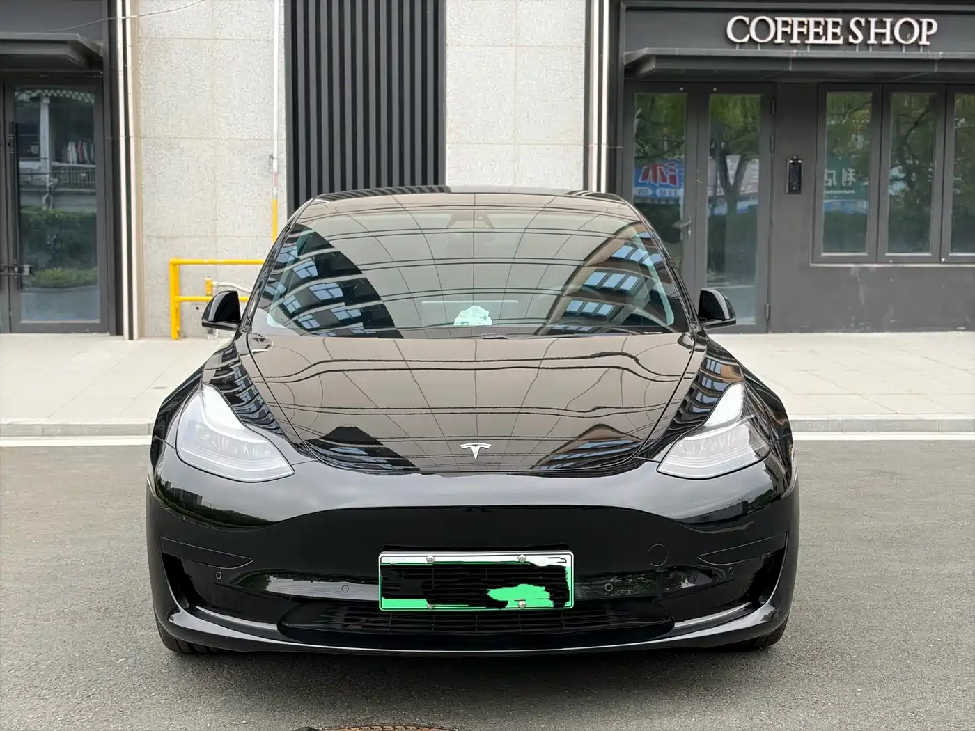 TESLA MODEL 3