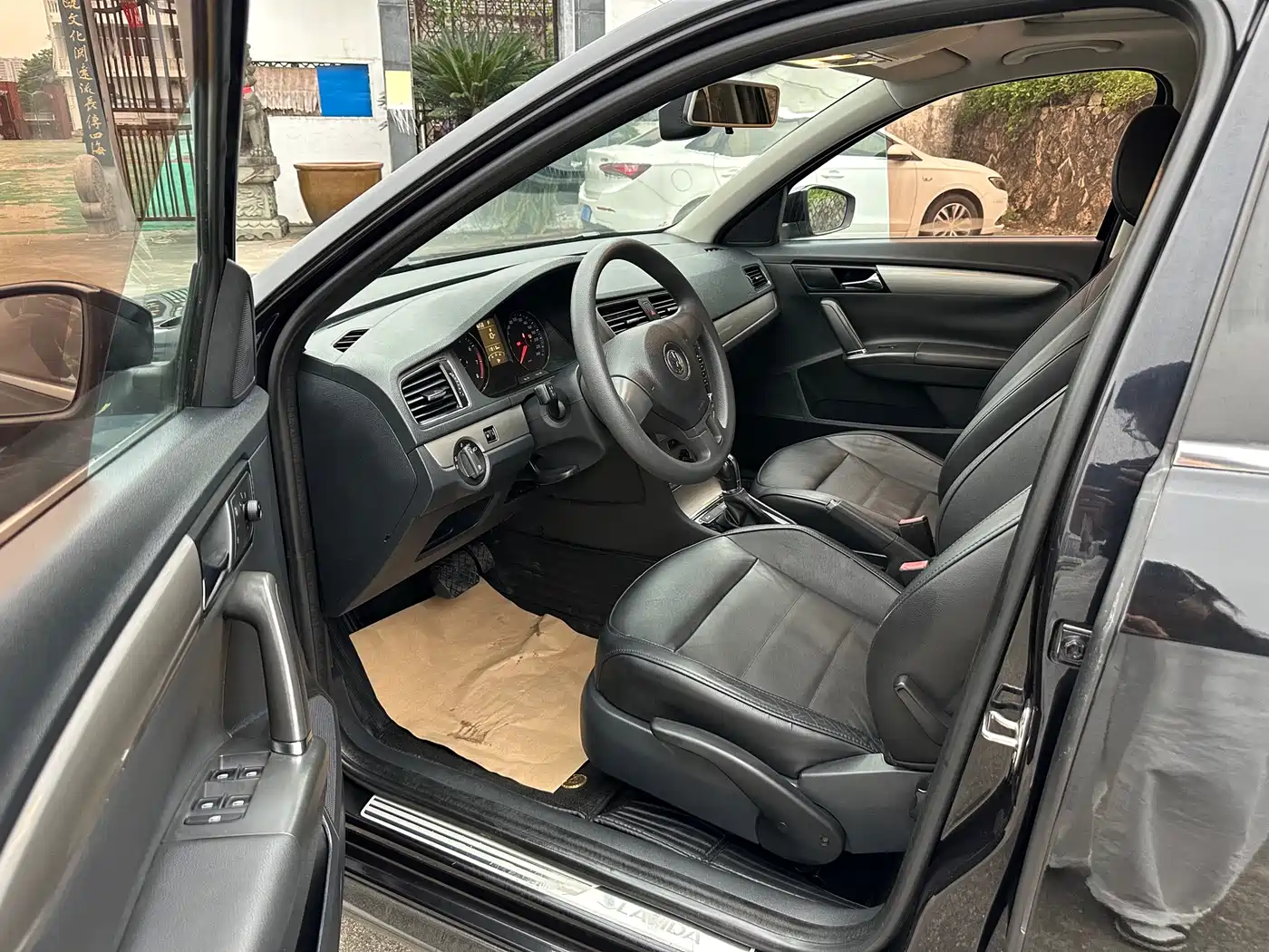 Volkswagen Lavida 2013 Facelift Classic 1.6L Automatic Comfort фото 4