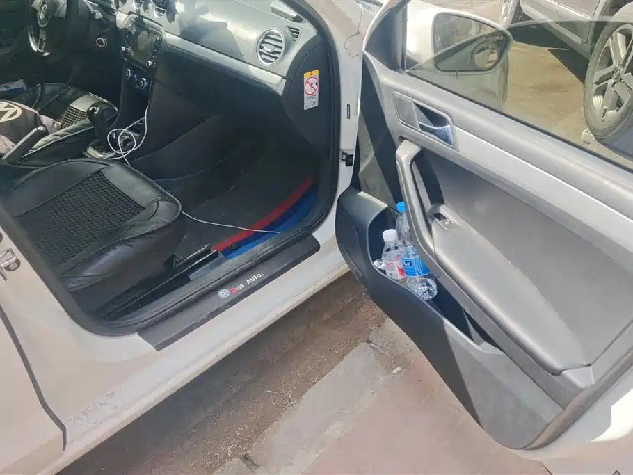 Volkswagen Jetta 2015 1.6L Manual Trend фото 8