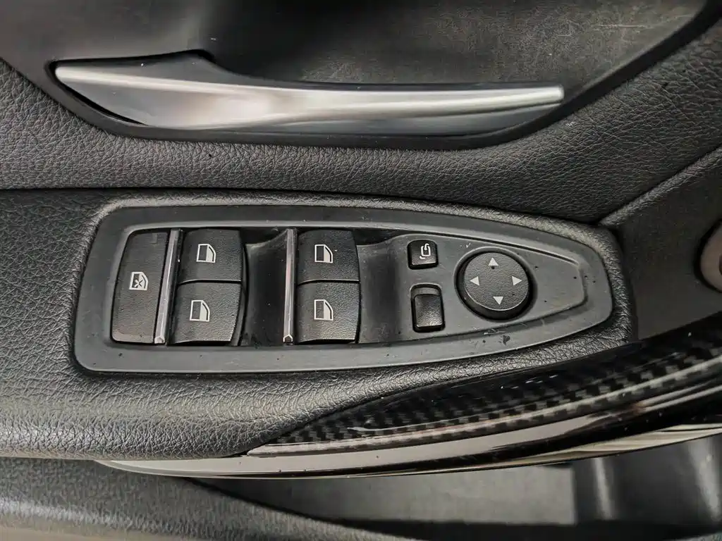 BMW 3 Series 2017 320Li M Sport фото 9