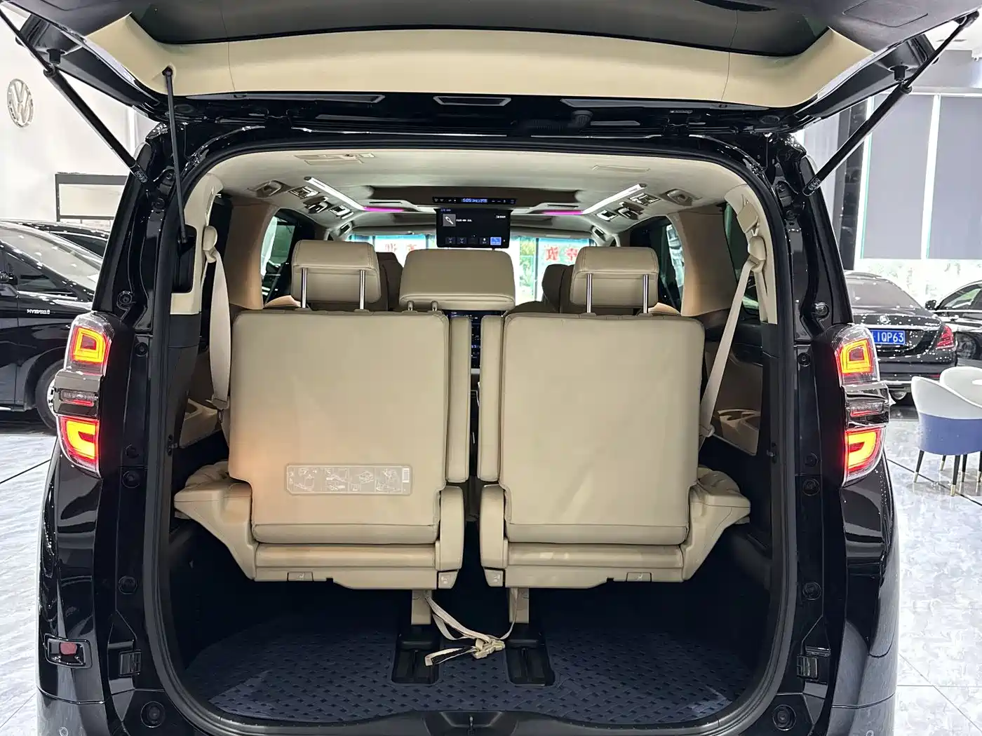 Toyota Vellfire 2023 Crown Hybrid 2.5L HV Premium фото 17
