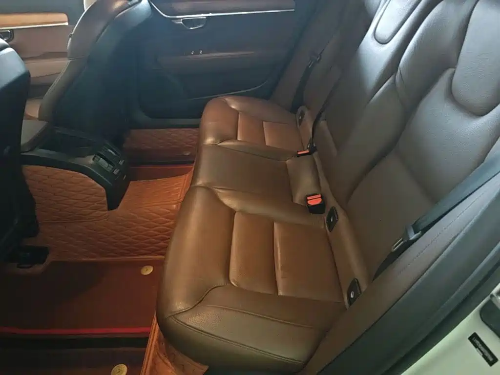 Photo 13 - Volvo S90