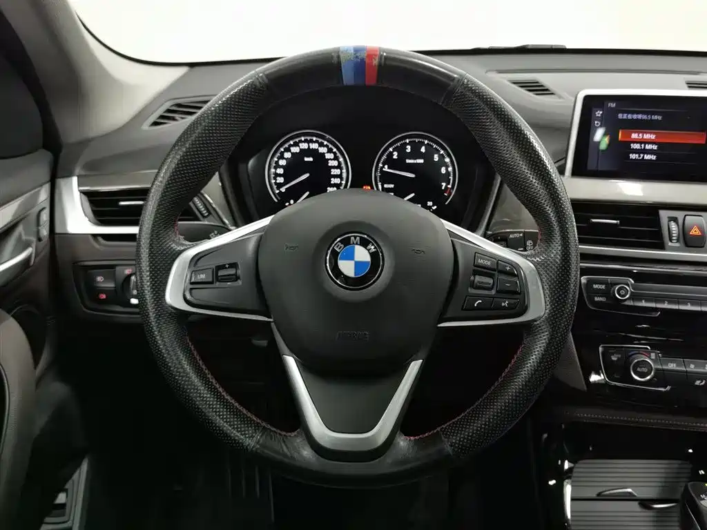 BMW X1 2019 sDrive18Li Premium Model фото 11