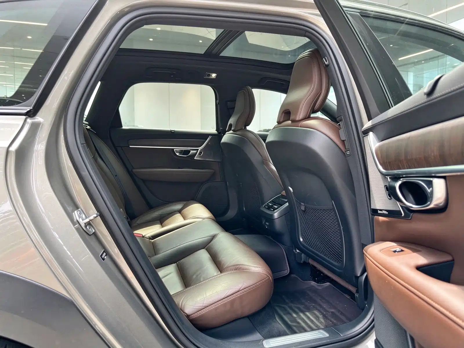 Photo 12 - Volvo V90