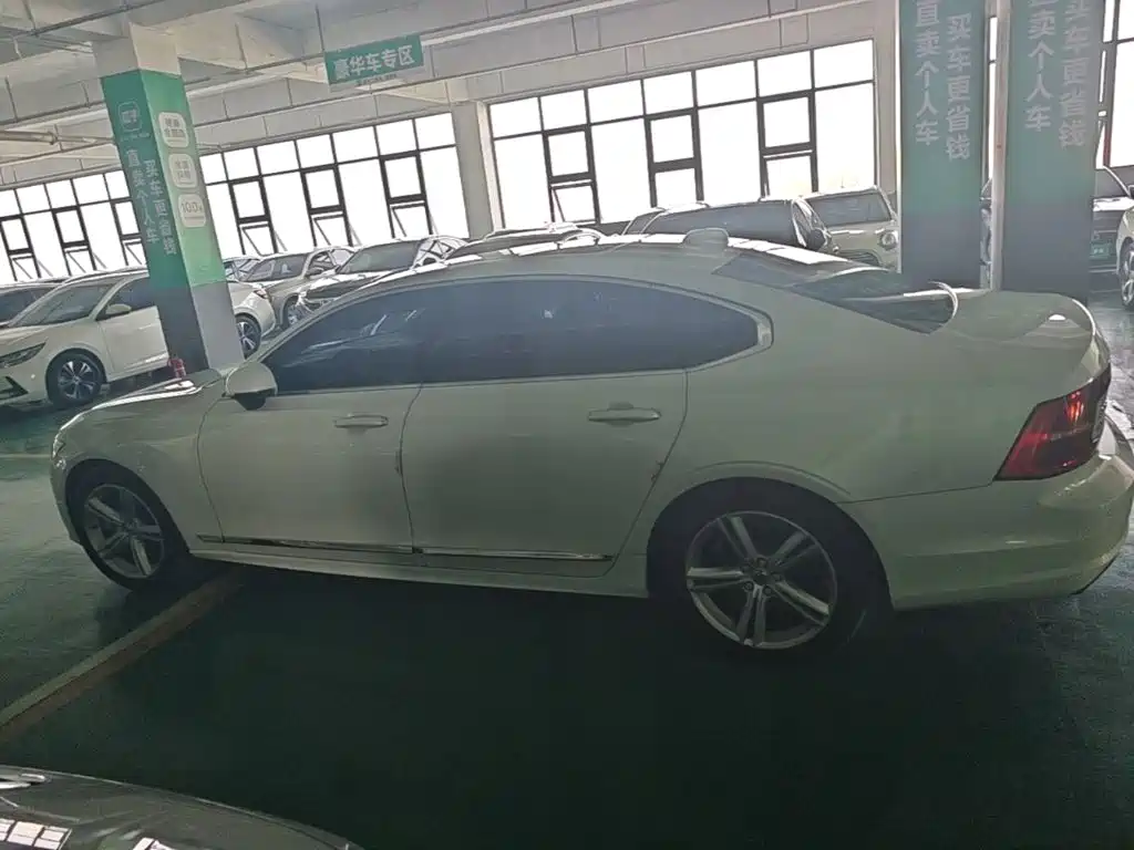 Photo 25 - Volvo S90
