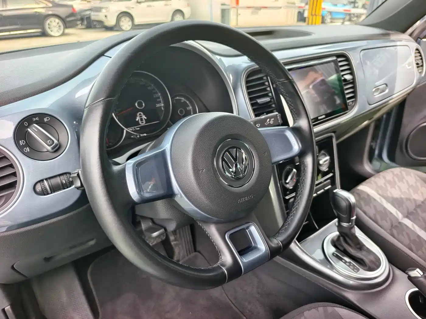 Volkswagen Beetle 2018 180TSI Charming Red Edition фото 16