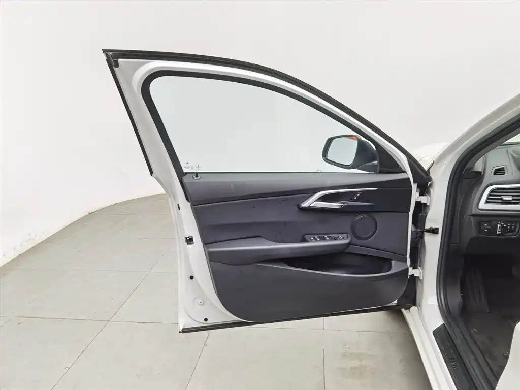 BMW 1 Series 2018 Facelift 118i Fashion фото 8