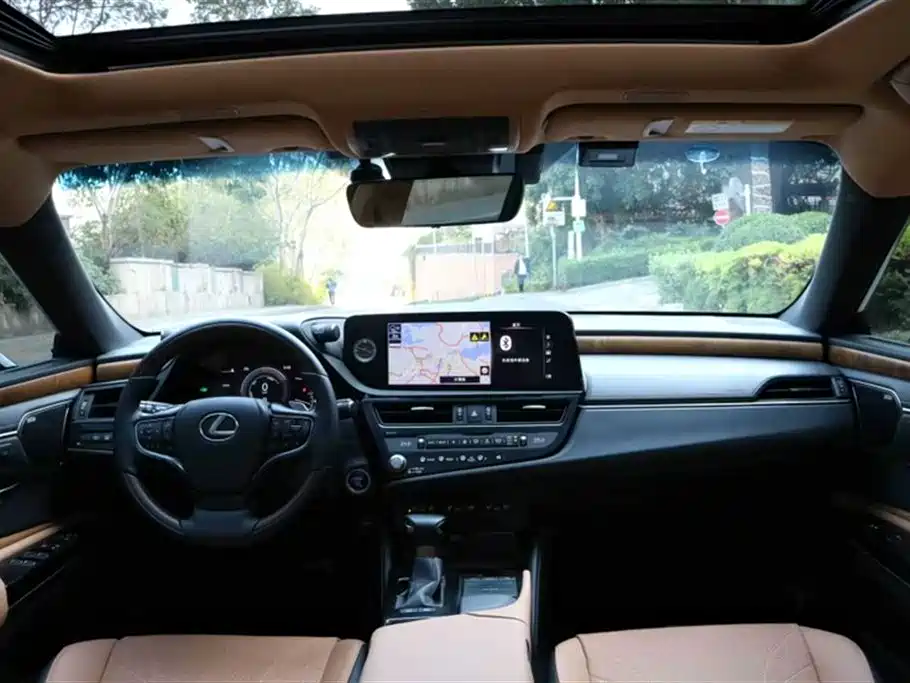 Lexus ES 2021 300h Executive Edition фото 16