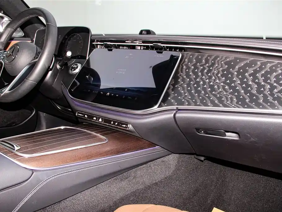 Mercedes-Benz E-Class 2024 E 300 L Fashion фото 24