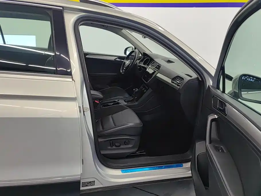Volkswagen Tiguan L 2019 330TSI Automatic 2WD Smart Luxury Edition China VI фото 8