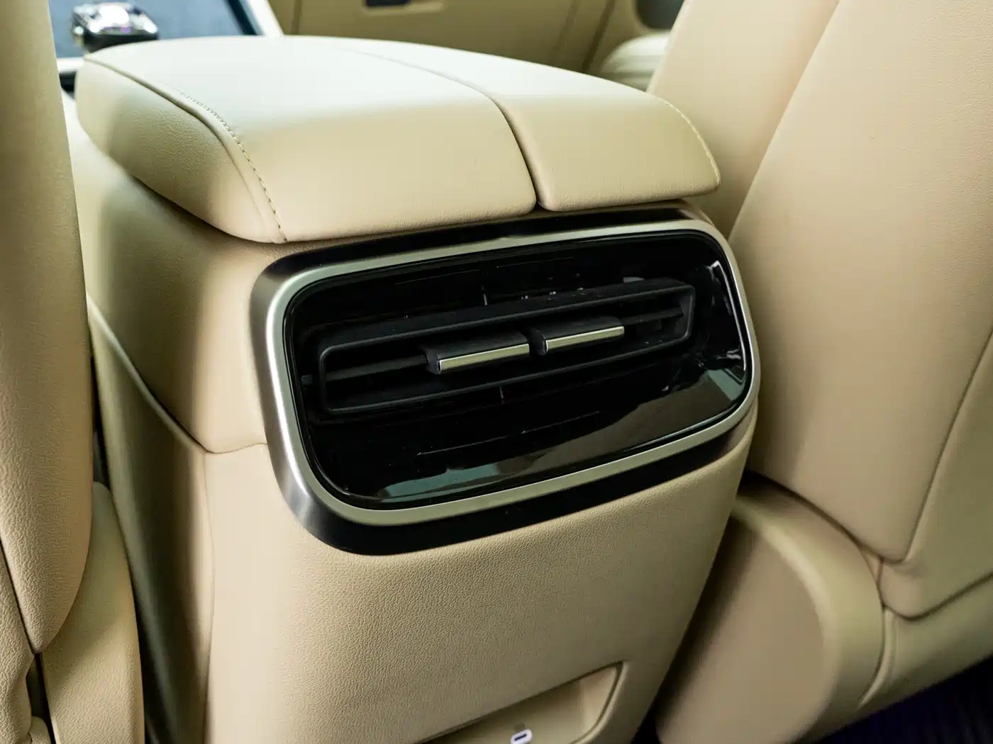 AITO Wenjie AITO M5 2023 Extended Range AWD Smart Drive Edition фото 12