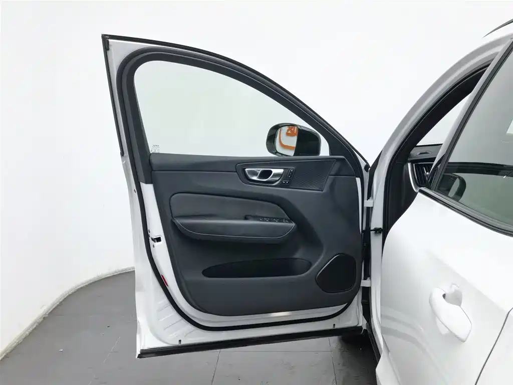 VOLVO XC60 PLUG IN HYBRID