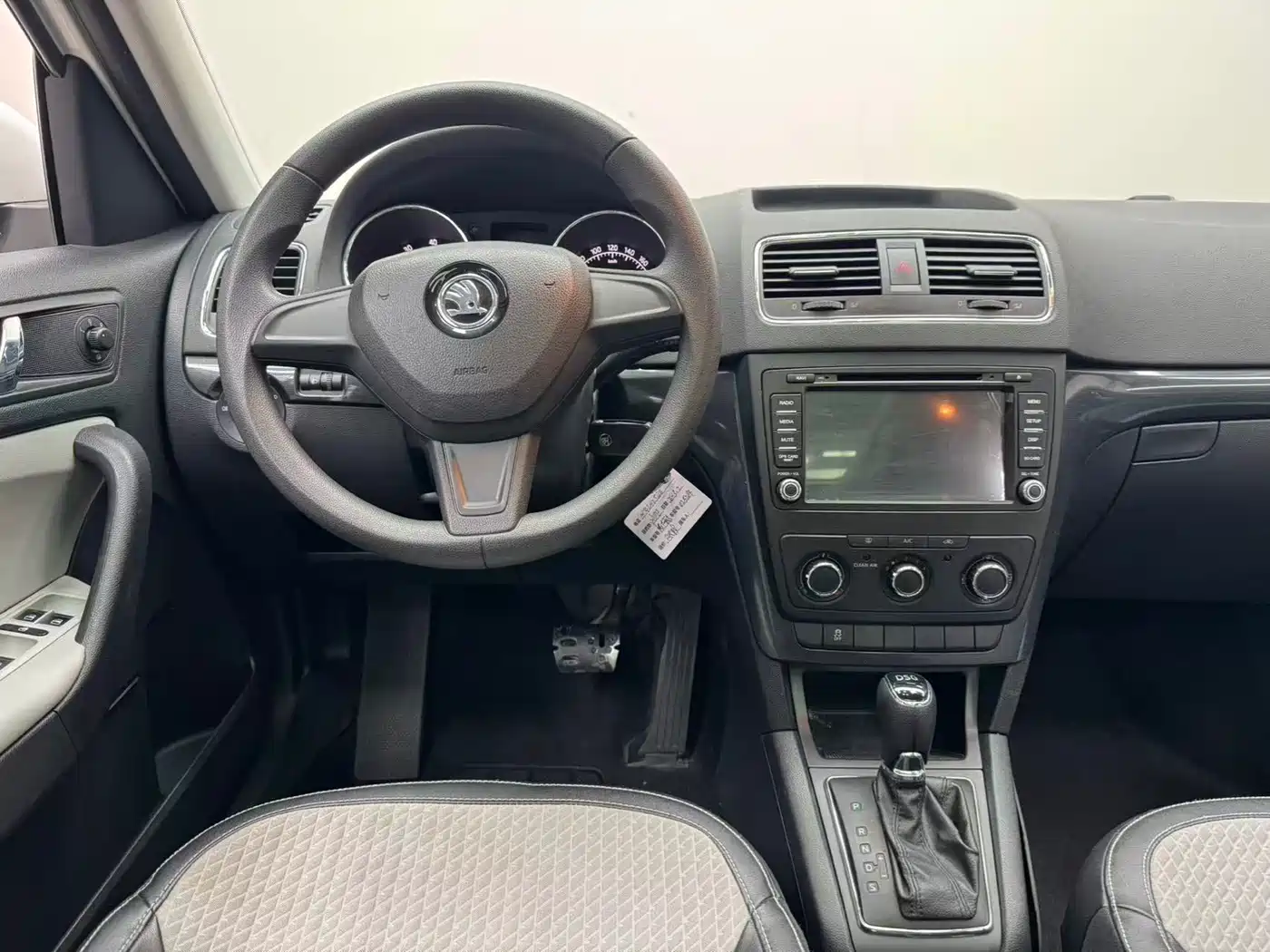 Škoda Yeti 2016 1.4TSI DSG Forward Edition фото 11