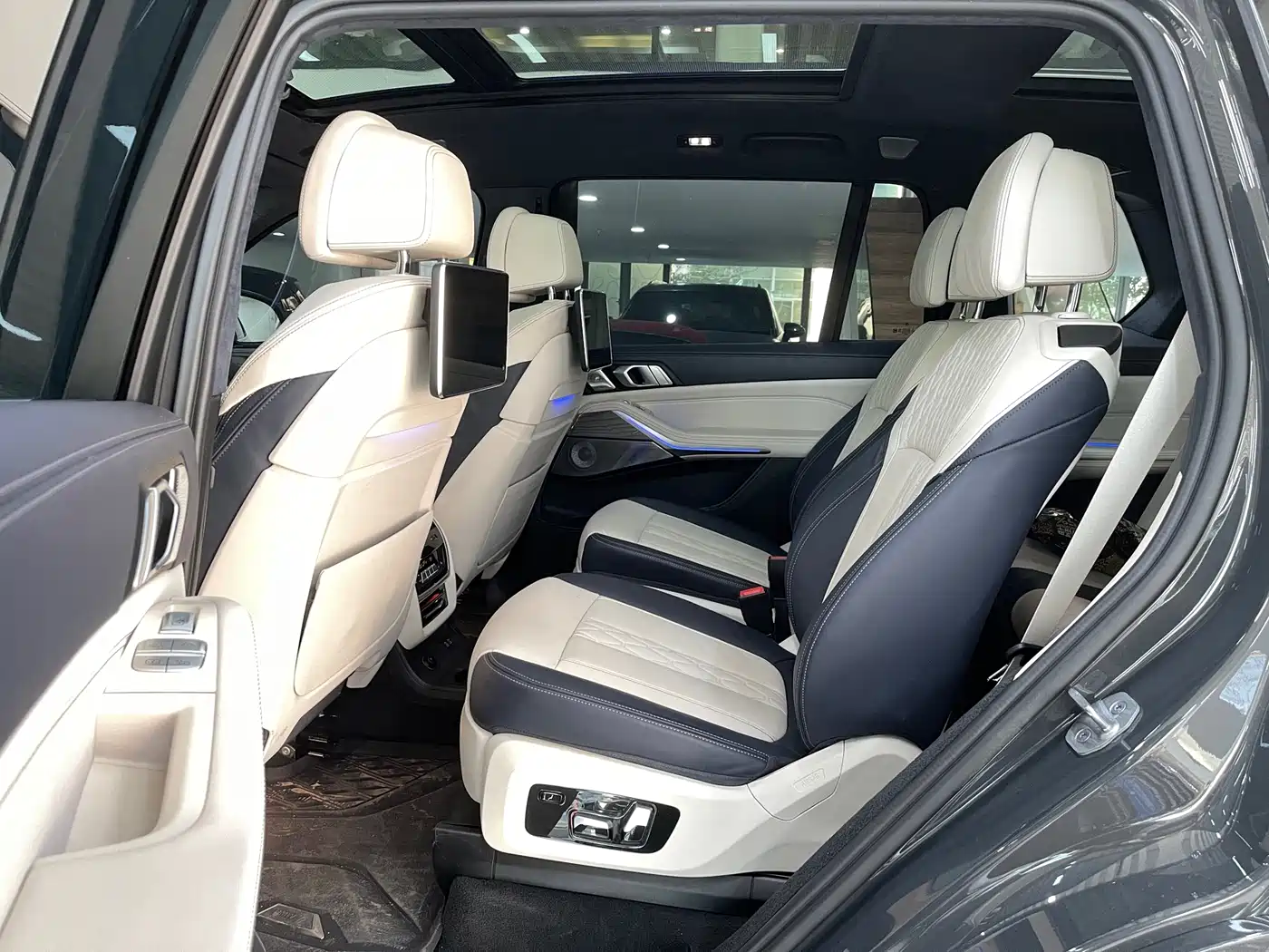 BMW X7 2021 xDrive40i Executive M Sport Package фото 28