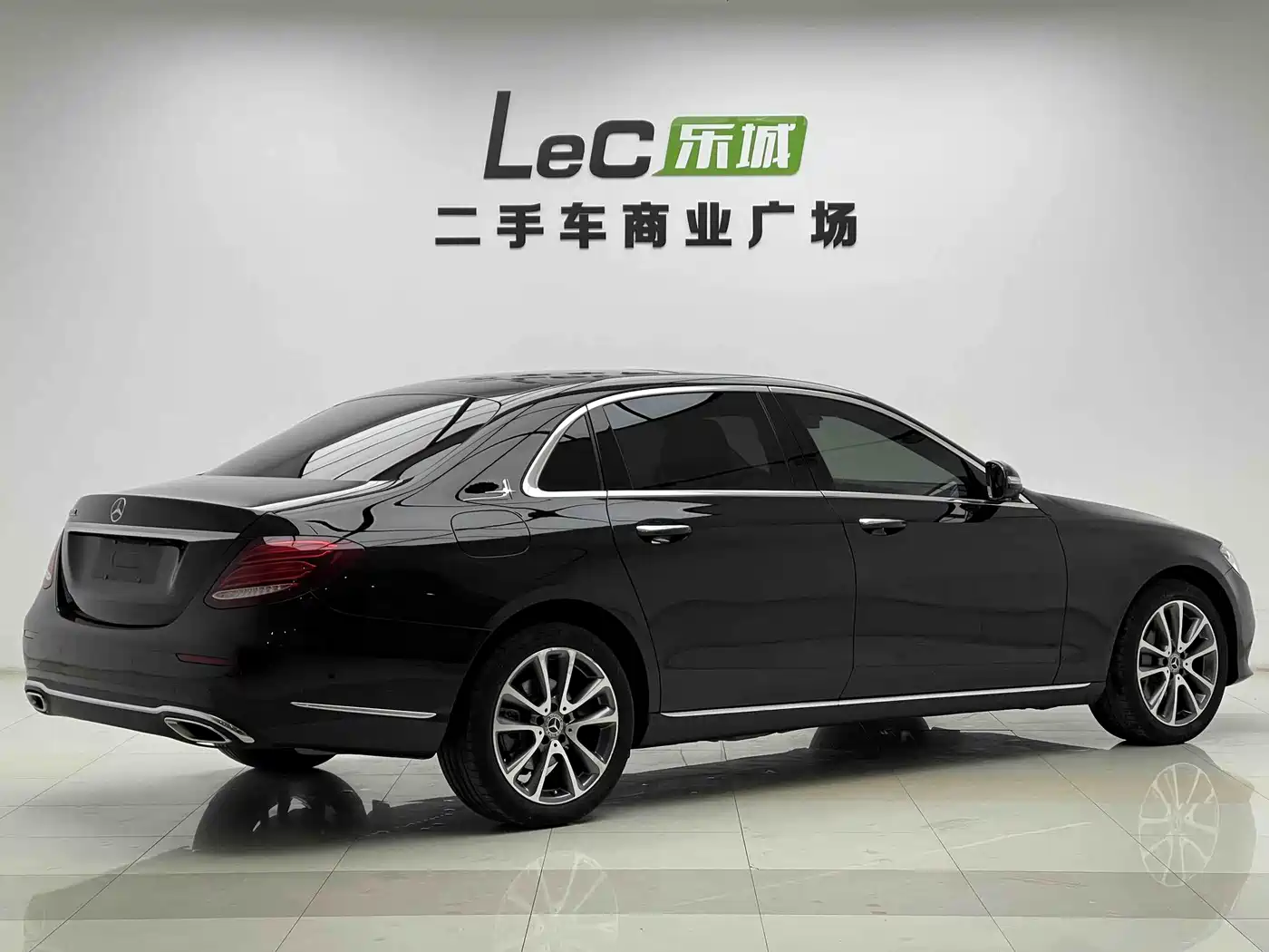 Mercedes-Benz E-Class 2019 E 300 L Fashion фото 16