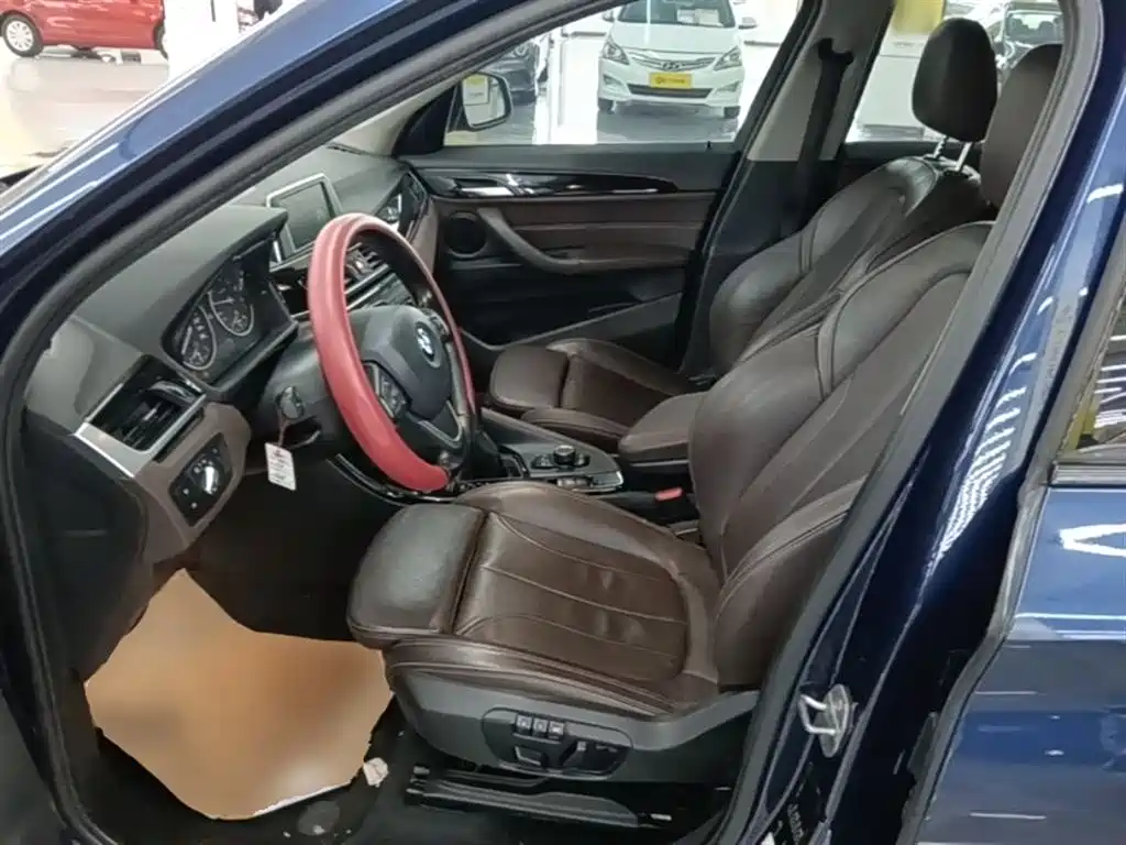 BMW X1 2018 sDrive18Li Premium Model фото 15
