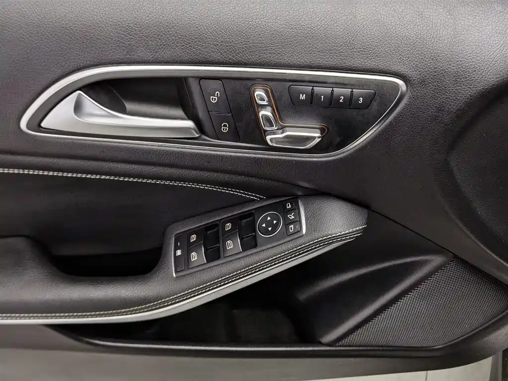 Mercedes-Benz GLA 2018 GLA 220 4MATIC Sport фото 9