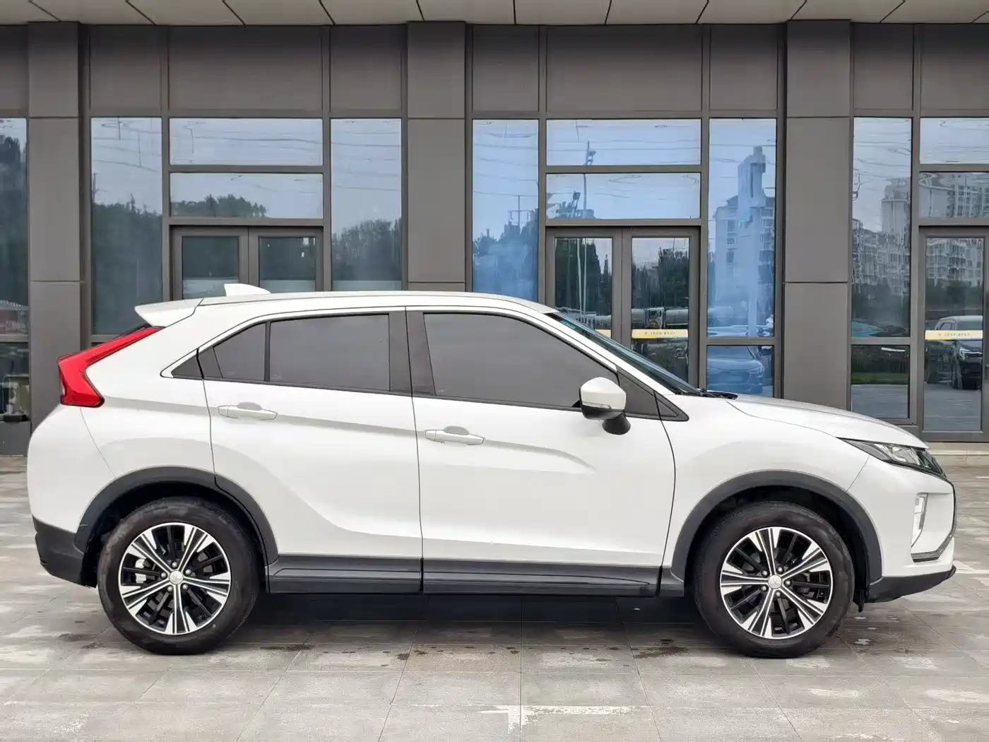 Mitsubishi Eclipse Cross 2018 1.5T CVT 2WD Fearless Edition фото 5